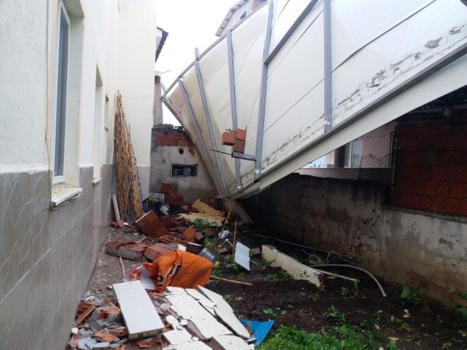 FIRTINANIN BLANOSU ORTAYA IKTI  Ayvalk ilesinde iddetli frtna ve saanan ardndan Balkesir Bykehir Belediye Bakan Ycel Ylmaz, aklama yapt.