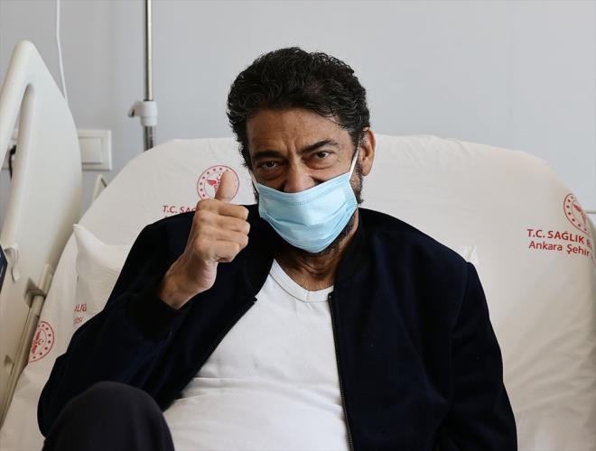 Hayranlarna sevgilerini ileten Tayan, "Gn getike iyiye gidiyorum. En ksa zamanda tekrar yeni bir sayfayla sevdiklerimle birlikteyim inallah. Srekli kontrole gelip gidiyorum. Birka ay sonra, yaza daha iyi olacam. Arayan soran herkese, btn sevdiklerime, sanat arkadalarma teekkr ediyorum" dedi.