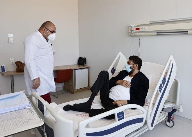 Geen yln ekim aynda karacier sirozu ve bbrek yetmezlii tansyla Ankara ehir Hastanesi'ne bavuran Tayan'n, 23 Ekim 2020'de tedavisine balanmt. Tayan'a, 4 Mart'ta bir kadavradan karacier nakli, 9 Mart'ta ise kardei Sinem Saraolu'ndan bbrek nakli yaplmt.