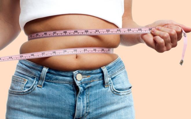 Diyetisyen rem elik, yaza fit girmenin altn kurallarn anlatarak unlar aklad:  <br>  ok diyetler denemeyin: 6 ayda aldnz kiloyu, 6 gnde vermeye almayn. ok diyetler, gnlk ihtiyacnzn ok ok altnda kalori almyla kilo kaybettirmeyi hedefleyen diyetlerdir. Bazen sadece protein bazl, sadece karbonhidrattan fakir ya da sadece sebze sular ile planlan ok diyetlerin temeli, az kalori alm olduundan metabolizmann yavalamasna sebep olur. lerleyen dnemlerde ise, metabolizmann yavalamasna bal olarak kilo kaybetme hz ok yavalar ve sre buna paralel olarak ok uzar.