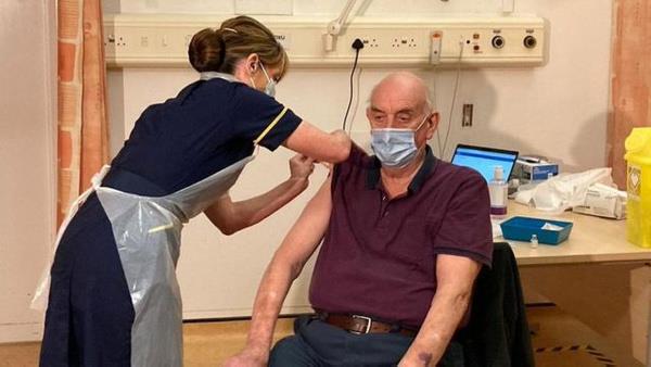 "u ana kadar hastanemizde 70 bin dozun zerinde a yaptk. Bunlardan yaklak 40 bini BioNTech, 30 bini de Coronavac as. Biz hibir ayla ilgili yan etki grmedik. nsanlarmzn adan korkmasna, ekinmesine neden olacak hibir sebep yok."