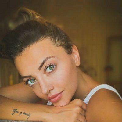 Tatlses'in kendisine WhatsApp zerinden, "Kahpeler, erefsizler, imdi sizlerin kann isem ayran diye doyamam, Bana yazmayn, yazacaklar sizlere merak etmeyin" eklinde aklama ibareleri tayacak mahiyette mesajlar gnderildiini anlatan Akbay, nl trkcnn cezalandrlmasn istedi.