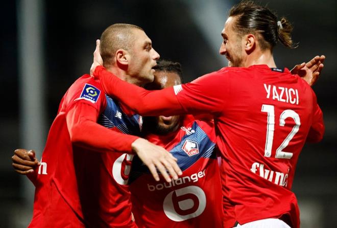 Milli futbolcular Burak Ylmaz, Yusuf Yazc ve Zeki elik'in forma giydii ekip bu sonula puann 83'e ykselterek ligi zirvede tamamlad.    Paris Saint Germain ise 82 puanla 2. srada yer ald.