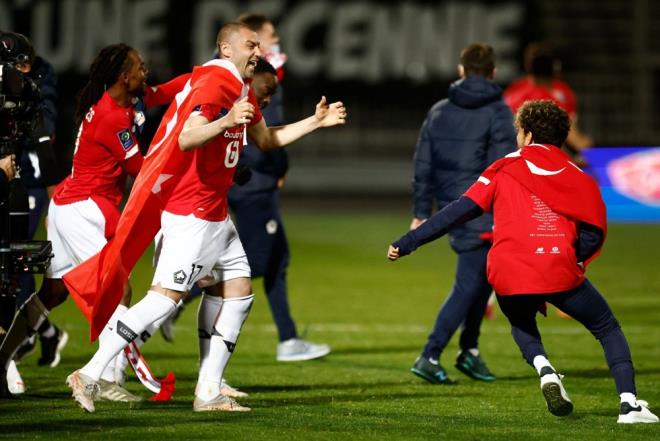 Fransa Ligue 1'de ampiyon Lille - 5    35 yandaki forvet, Lille'de aralk ve nisan aylarnn futbolcusu seilmiti.    Burak Ylmaz'n Olympique Lyon deplasmannda serbest vurutan att gol, nisan aynn en iyisi seilmiti.