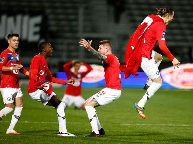 Ligue 1'de bu sezon 31 mata forma giyen Yusuf Yazc'nn 7 gol bulunurken, Zeki elik de 28 karlamada 3 gol kaydetti.