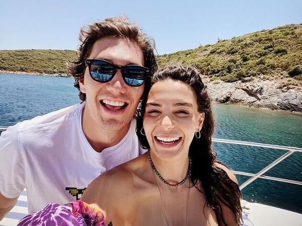 Dn nmzdeki seneye brakmaya karar veren iftin eyll 2022 tarihinde nikah masasna oturaca iddia edildi. ddialara gre, ikiliyi ateleyen Cedi Osman'n annesi Binela Osman oldu.