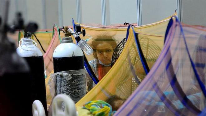 Ar alerjik tepiler olabiliyor mu?<br>    HER ada olduu gibi BioNTech asndan sonra da ok az saydaki vakada aniden ortaya kabilen ar alerjik reaksiyonlar (anaflaksi) gzlenmi. Ama bunlarda da belli tbbi tedaviler yapldktan sonra tam dzelme salanm. Bununla birlikte BioNTech as iin de ?herhangi bir ar alerjik reaksiyon olumayacana dair garanti vermek? prensip olarak doru ve mmkn deil.