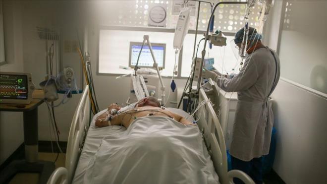 Biontech kimlere yaplamaz?  <br>  15 ya ve altndakilere BioNTech henz uygulanmyor. Ama grnen o ki daha dk ya gruplarna da bu a yaplabilecek. Bilimsel verilerin onaylanmas bekleniyor. Dier taraftan halen devam eden 38 derece ve st akut bir ateli hastal bulunanlarda da alamann ertelenmesi gerekiyor. Ayrca daha nceden ciddi alerjik reaksiyonlar yaayanlarn da a olmadan nce bu ay yapacak olan doktoru/merkezi bilgilendirmeleri lazm. lk alamadan sonra hemen/sratle ar alerjik tepkiler gsterenlere ann 2. dozu yaplmyor. Daha nceden COVID-19 geirmi olanlara BioNTech as iyiletikten en erken 6 ay sonra uygulanyor. Bu kiilere sadece tek dozluk uygulama yetiyor.