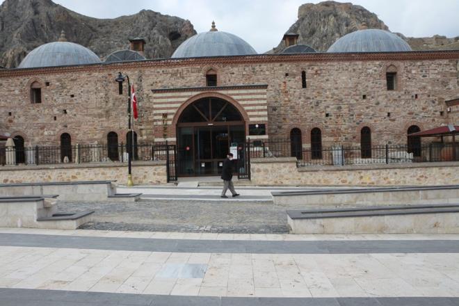 "Yaptklar, ortaya koyduklar alet, edevatla da insanla bir anlamda byk merhaleler katettirmi nemli bir uygarlk merkezi. Bu maltza baktmzda aslnda gnmzde kullanlanlardan olduka farkl olduunu gryoruz."