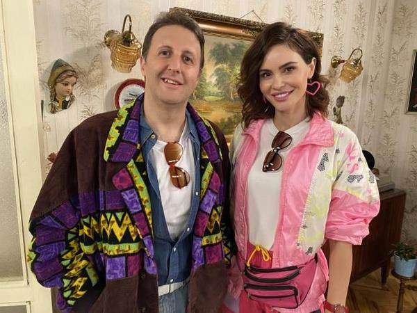 Seksenler dizisinin ilk sezonlarnda Fehmi ve Rukiye iftinin olu aatay rolnde grdmz lker Ayrk, filmin senaryosundan dolay Belika'ya gitmiti. Dizide bir sredir Belika'da olan aatay bu sezon diziye srpriz bir ekilde geri dnmesi bekleniyor.