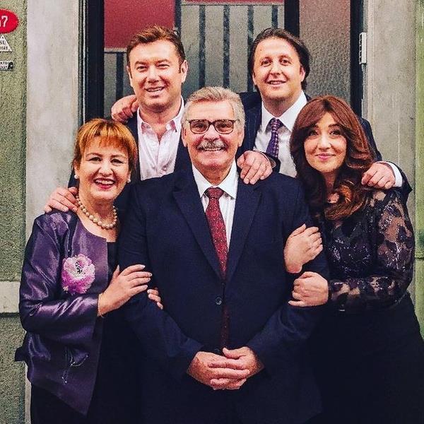 lker Ayrk, Seksenler dizisine geri dnmesiyle ilgili "Buras zaten benim ailem gibiydi. Eve geri dnm gibi hissediyorum" dedi.