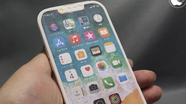 iPhone 12'de 38.83 milimetre olan entik yeni modelde 26.8 milimetreye kyor. Yani Apple'n eletirilere neden olan entii 1 santimetreden fazla klyor. Ayrca 3D prototipe gre n kamerann yeri de deiiyor. Kamera entiin soluna alnyor.