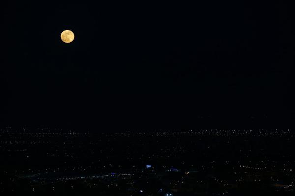 ok zel ve ender gksel bir olay olan Sper iek Kanl Ay tutulmas, stanbul ve Ankara dahil Trkiye'nin ok sayda ehrinde grld.