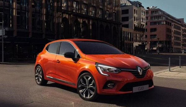 RENAULT <br>  Yeni Clio Joy 1.0 Sce 65 bg'nin liste fiyat 177 bin 900 TL olarak aklanrken, Yeni Taliant Joy 1.0 Sce 65 bg'nin fiyat 179 bin 900 TL oldu.