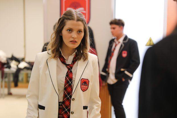 Birbirlerine sk skya bal drt karde Kadir, mer, Asiye ve Emel'in aclarla dolu hikayesinin anlatld dizi Kardelerim, daha ilk blm ile ATV'nin en en iddial dizileri arasna girmeyi baard. Rakiplerini sollayan, kanaln yzn reyting listelerinde gldren Kardelerim'den gelen son haber ise kt.