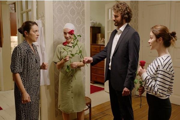 Psikiyatrist Glseren Budaycolu'nun eserinden diziye uyarlanan Masumlar Apartman dizisi TRT1 ekranlarna ara vermeye hazrlanyor. Sal akamlar hem reytingleri sallayan hem de sosyal medyada en ok konuulan dizi olmay baaran Masumlar Apartman 1 Haziran'da sezon finali yapacak.