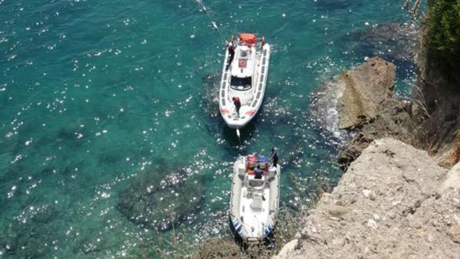 Antalya'da falezler zerindeki nciralt Plaj'nda 50 yalarnda erkek cesedi bulundu.