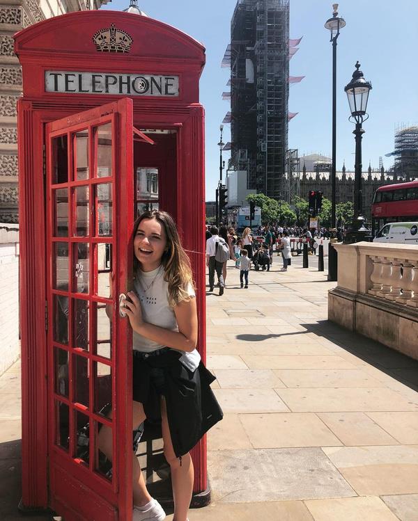 Songl den, ''Oyyyy benim akmmmm... gurur duyuyorum seninle en bandan beri.. gooooooooo'' yorumunu yapt.