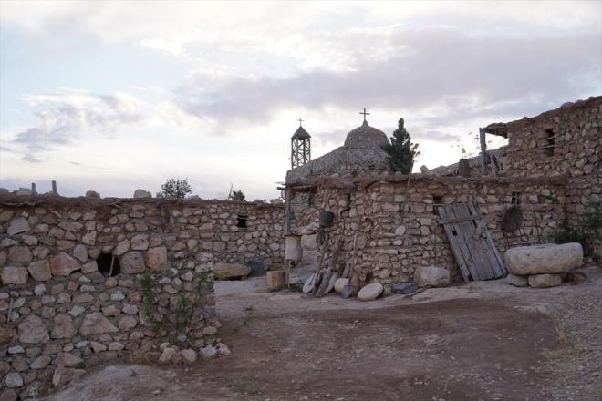 Hristiyanlarn yaad tarihi Alku Ky'nn dalk blgede olduuna inanan Dani Esmero, buradaki eski yaam biimine k tutmak iin hummal bir almann sonucu olarak Alku dana, 22 ev, kilise, su kuyusu ve hayvan barnaklarndan oluan bir ky ina etti.