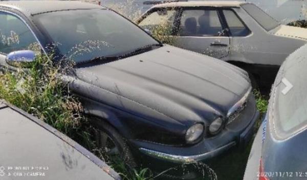 2009 model Jaguar X-Type  <br>  hale balang bedeli: 55 bin lira    Muhammen bedeli: 107 bin lira