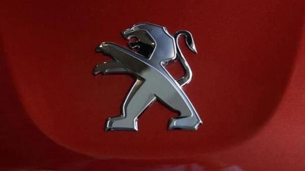 2006 model Peugeot 206 da bir dier seenek. 50 bin lira altnda ara dnenler Fransz devi Peugeot'nun bu modeline bakabilirsiniz.