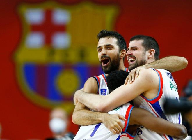 Kalan blmde rakibinin fark kapatmasna msaade etmeyen Anadolu Efes, parkeden 86-81 galip ayrlarak Avrupa basketbolunun kulpler dzeyindeki en byk organizasyonunda ilk ampiyonluunu elde etti.