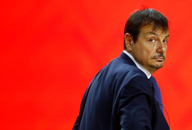 KOLEKSYONU TAMAMLADI    Anadolu Efes'te baantrenr Ergin Ataman, Euroleague'i kazanarak kendi tabiriyle "kupa koleksiyonunu" tamamlad.    Ataman, talya'nn Montepaschi Siena takmyla 2002'de FIBA Saporta Kupas, Beikta ile 2012'de FIBA EuroChallenge Kupas ve Galatasaray ile 2016'da ULEB Avrupa Kupas'n elde etmiti.    Anadolu Efes'in kupay kazanmasyla Ergin Ataman, hem ULEB Avrupa Kupas'n hem de THY Euroleague'i kazanan 3. baantrenr unvann alacak.    Bu iki kupay daha nce almay sadece Dusan Ivkovic ve David Blatt baarmt.