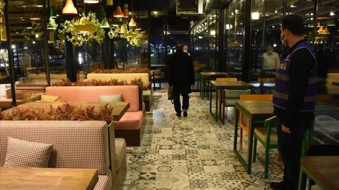 Bu mekanlarda sokaa kma kstlamas olan pazar gn ise sadece paket servis hizmeti verilmeye devam edilecek.