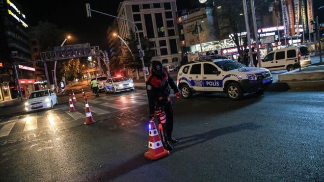 1- SOKAK KISITLAMALARI ESNETLD    Haziran ay boyunca sokaa kma snrlamalar hafta ii ve cumartesi gn akam 22.00 ile sabah 05.00 saatleri arasnda uygulanmaya devam edecek.    Bu snrlama hafta sonu cumartesi 22.00 ile pazartesi sabah 05.00 arasnda, yani pazar gnnn tamamn da kapsayacak ekilde uygulanacak.