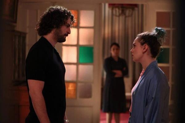 Masumlar Apartman son blmde nci, Naci'den kendisine gerekleri aklamasn istedi. Naci ise Han'n kendisine yaptklaryla ilgili tek bir cmle bile sylemedi. Han' plkte bulan nci, Safiye'nin karanlkla ilgili szlerini sordu.