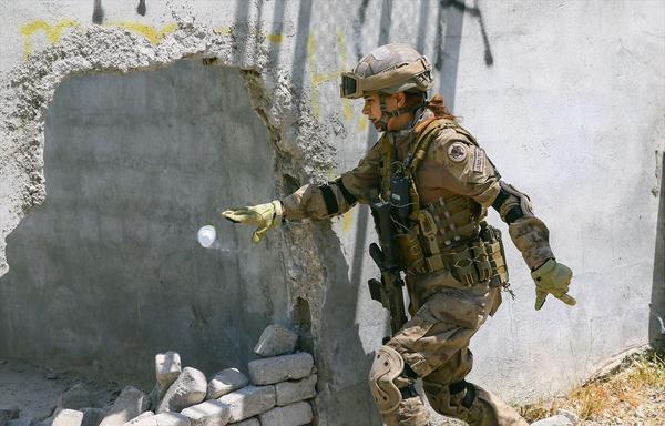 Greve devam ederken gnll olarak Foa Jandarma Komando Okulu ve Eitim Merkezi Komutanlnda dzenlenen komando temel kursuna bavuruda bulundum.