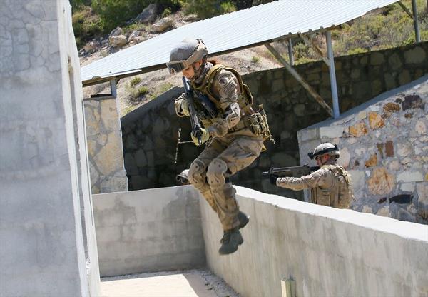 Bu srete komutanlarm ve timimle birlikte gerei aratmayan tatbikatlar yaptk, bizlere ok ey katt. Kurslarmz devam ediyor, ben bu kursu alan ilk kadn oldum. Kadn meslektalarma da bu kursu almalarn tavsiye ediyorum.