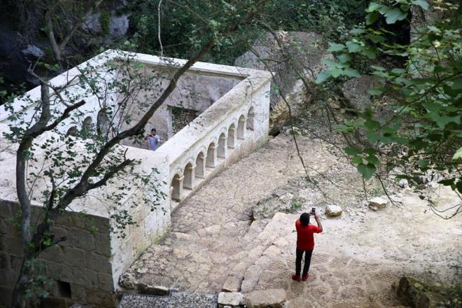 Asansrn dezavantajl ziyaretiler iin yapldn anlatan Altunok, yle konutu:    "Cennet obruunun 452 basamakl merdiveni var. Merdivenden inip, kmak yallar, engellileri yoruyordu. imdi yaplan asansrle hem bu sorun ortadan kalkacak hem de obruun ierisinde grlmesi gereken gzel yerler, sular, sarktlar daha rahat grlecek. Cehennem olarak adlandrlan tarafta da daha nce kk bir seyir sarkt vard. u an ok daha byk bir cam seyir teras yapld. Bunlarla beraber insanlar oray daha rahat gezecek ve cam alan zerinden Cehennemi daha rahat inceleyecekler. almalar yaklak 1 yl srd. Hazine ve Maliye Bakanmz Ltfi Elvan'a, Valiliimize, blge milletvekillerine, emei geenlere ok teekkr ediyoruz"