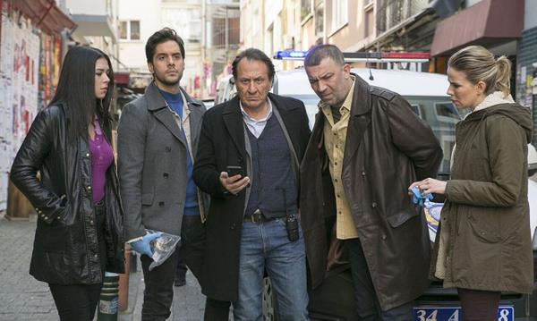 15. sezonu devirecek olan Arka Sokaklar 15 yldr dizide rol alan oyuncunun ayrlaca ortaya kt.