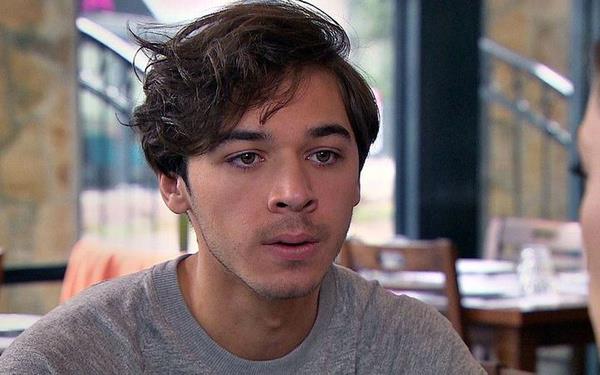 10 yandaki beri dizide oynayan Onur Bay'n ayrlk haberi hayranlarn kzdrd.