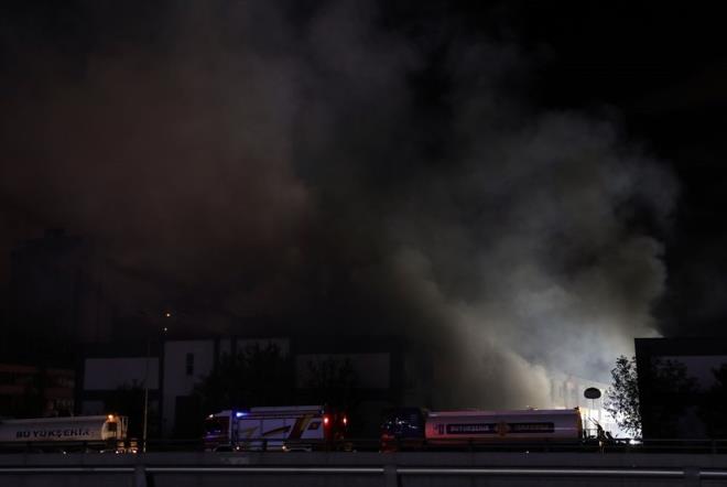 evre ve ehircilik Bakanl ekipleri de hasar tespit almalar iin alana geldi.