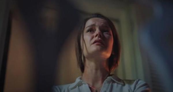 Rafet Korolu, Cana'y ailesinden uzaklatrmak iin evine gitti.  Cana ise saf Nalan' kandrmann yollarn buldu. Muzo, Nalan'a dosta yaklat Camdaki Kz reytinglerde hsrana urayp zirveyi kaptrd.