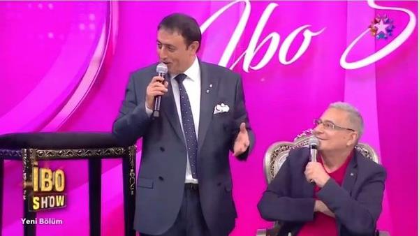 brahim Tatlses de "Olum Ahmet'in o para" diyerek araya girdi. Tatlses'in szleri zerine akna dnen Tuncer ise "yi ki senle ks kalmz" esprisiyle ekran bandakileri kahkahaya bodu.