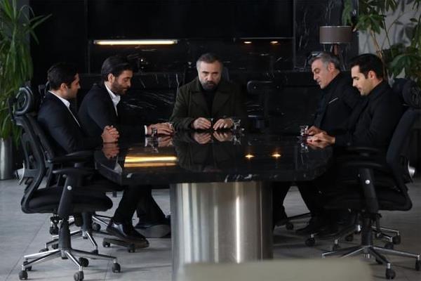 TV100'de yer alan habere gre; Ekya Dnyaya Hkmdar Olmaz dizisi 199. blmde sezon finali yaparak, gelecek sezon yeniden ekranda olmak zere spot lambalarn kapatacak.