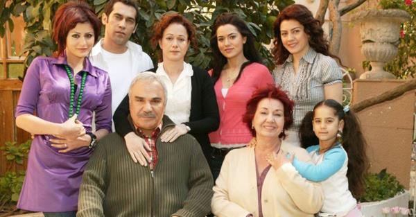 Masumlar Apartman'nn yeni sezonunda seyirciyle buluaca iddia edilen isim Yaprak Dkm'nn yldz kt.