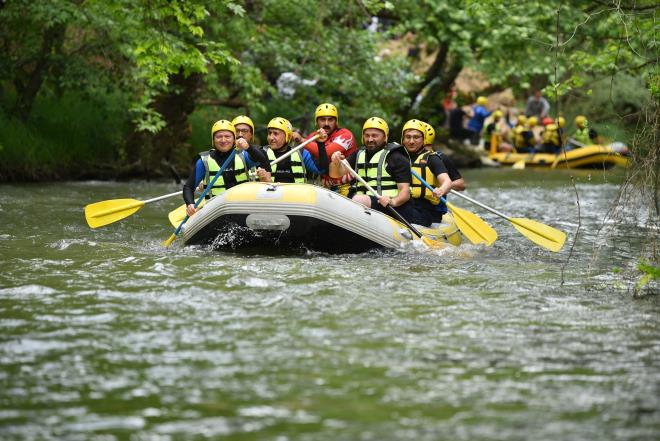 Marmara Blgesi'nin ilk rafting parkuru, Bursa'nn Orhaneli ilesindeki Kocasu ay zerinde 8,5 kilometre uzunluundaki alanda oluturuldu. Rafting parkurunun al treninde konuan Bursa Bykehir Belediye Bakan Alinur Akta, eko-turizm ve doa sporlarna ynelik yatrmlarla da ilelerinin yldznn her geen gn daha da parlayacan syledi.
