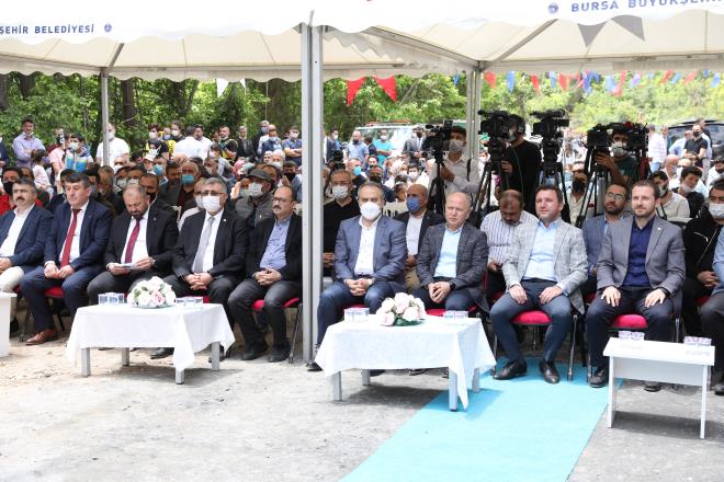 Trenin sonunda parkurun blgeye kazandrlmasna rehberlik eden Uluda niversitesi?nden Prof.Dr. Hasan Hseyin Oru ve BAKUT Bakan Cihat z?e Bakan Akta ve Aykurt tarafndan teekkr plaketi verildi.  Daha sonra rafting parkuruna geen protokol yelerinden Bursa Milletvekilleri Osman Mesten ve Atilla dn ile Orhaneli Belediye Bakan Ali Aykurt ve AK Parti l Bakan Davut Grkan, bota binerek parkuru test etti.