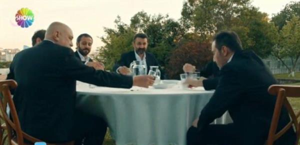 Asl srpriz ise dris Kooval oldu. Yama, ailesindeki kadnlarn hayatn kurtarmak iin ldrmek zorunda kald babas dris'le yllar sonra bulutu.