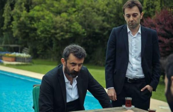 Ancak bunu daha nceden tahmin eden Kooval kardeler bu tuza bozdu ve ahram ile adamlarnn zerine kurun yadrd.