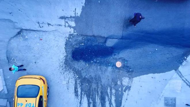 YOL MAVYE BRND  Dakikalarca akan su, 19 Mays Bulvar'n batan aa maviye boyad.