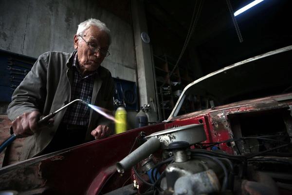 Dzce, "Byle mteriler de geliyor. Beni tercih ediyorlar. evreden ok gelen var. Zonguldak, zmit, Glck, anakkale gibi yerlerden arayan var.  ok fakat yetitiremiyorum." diye konutu.