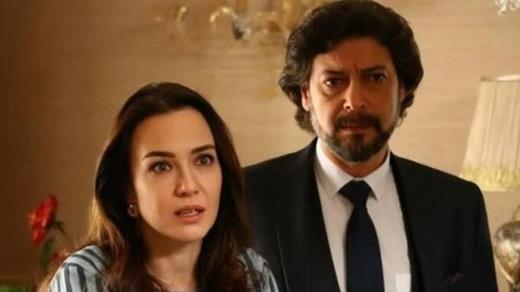 Deniz Uur ile Erdin Glener drt yl nce rol aldklar Bir Deli Sevda dizisinde kar-koca rolyle izleyici karsna kmt. Glener ve Uur'un dizi ak yllar sonra geree dnt.