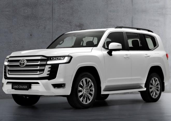 Land Cruiser?n gelien sr dinamikleri, yeni V6 ift turbo 3,5 litre benzinli ve 3,3 litre dizel motorla destekleniyor. Her iki motor da yeni 10 ileri otomatik anzmanla eletirildi. Yeni anzmanla birlikte mevcut modele gre yzde 10 daha dk yakt tketimi ve CO2 emisyonu salyor.