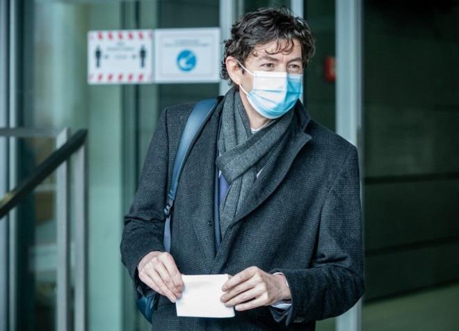 Almanya?da pandemi boyunca hkmete ve halk sal politika yapclarna tavsiyelerde bulunan Berlin'deki niversite Hastanesi Charit'nin Viroloji Bakan Christian Drosten, yazdan sonra corona virs vakalarnn saysnn artacana inandn, ancak hastaln kontrol edilebilir olacan syledi.