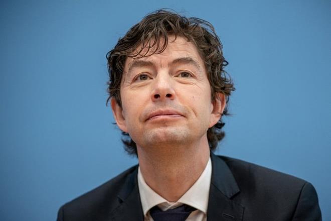 "AI KARITLARI NORMALE DN TEHDT EDYOR"    Bununla birlikte, bilim insan corona virsn giderek daha fazla kontrol altna alndna dair ak gstergelere ramen, hala birtakm risklerin bulunduunu ve durumun ikinci doz alarn yapamayan veya alarn artk gerekli olmadna inanan insanlar tarafndan baltalandn syledi.